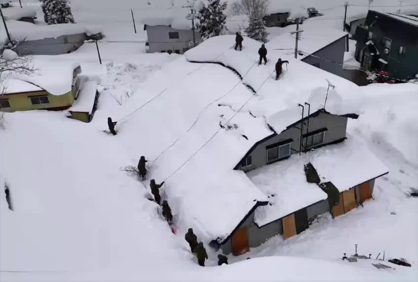 Сильные снегопады в Японии унесли жизни 35 человек