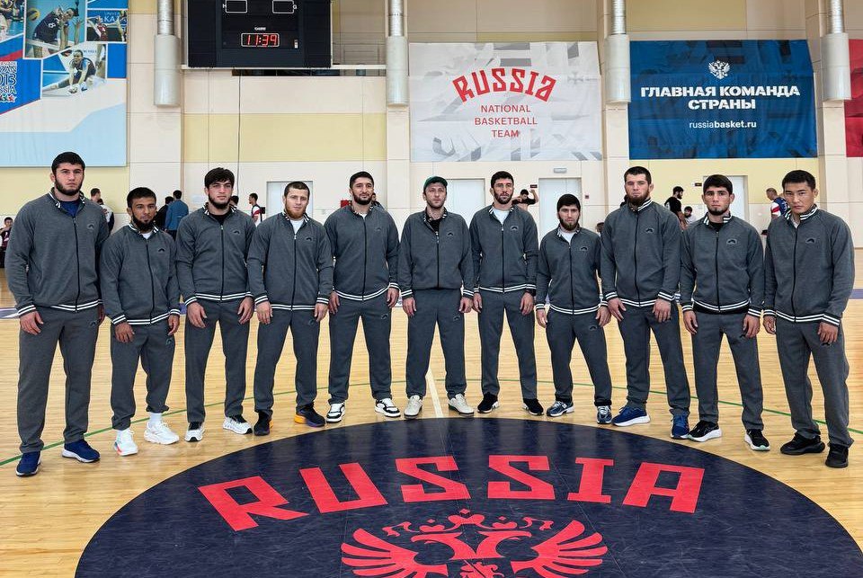 Стал известен состав российских участников на чемпионат мира по вольной борьбе в Хорватию Состязания вольников пройдут 13 16 сентября В восьми из десяти представленных весовых категориях Россию на предстоящем международном старте представят дагестанские спортсмены За седьмым золото чемпионата мира отправится в Загреб лидер команды Абдулрашид Садулаев Бороться танк на турнире будет в полутяжелом весе до 97 кг Также в состав вошли имеющие за плечами победы на Олимпийских играх чемпионатах мира Европы и России Заур Угуев 61 кг Муса Мехтиханов 57 кг Ибрагим Ибрагимов 65 кг Ахмед Усманов 79 кг Ибрагим Кадиев 86 кг Аманула Гаджимагомедов 92 кг Абдулла Курбанов 125 кг