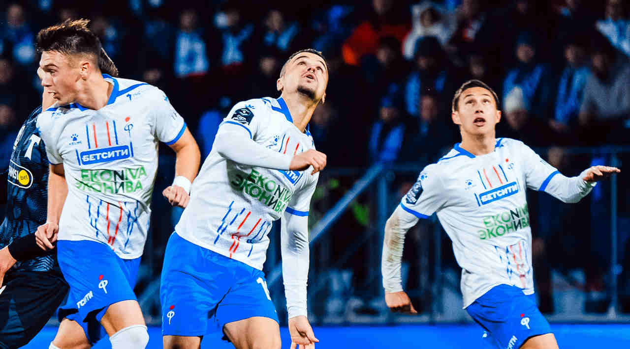 Факел и костромской Спартак выяснят отношения в Воронеже Команды подходят к этому поединку будучи соседями по турнирной таблице Завершившийся неделей ранее первый круг соревнования они с полным правом могут занести себе в актив Факел набравший 36 очков занимает сейчас второе место Спартак который более чем уверенно дебютирует в подэлитном отечественном дивизионе отстает от него на три балла и замыкает лидирующую тройку