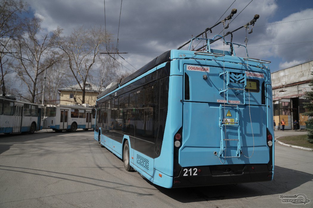 На смену автобусам которые курсируют от ТЦ МЕГА до ЖБИ в Екатеринбурге придут троллейбусы Замена произойдет с 1 февраля 2026 года Маршрут по которому будет ездить электротранспорт начнется от остановки Крауля пройдет по улицам Крауля Репина Малышева Владимира Высоцкого до Технопарка Университетский Подписаться на Уральский меридиан