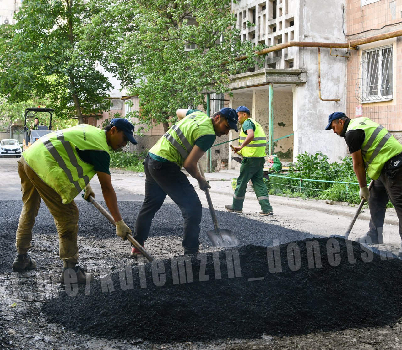 В Киевском районе Донецка стартовали работы по ремонту покрытия внутриквартальных дорог Как сообщил мэр города, в этом районе запланировано заменить 5700 м² внутриквартального покрытия. Подписаться