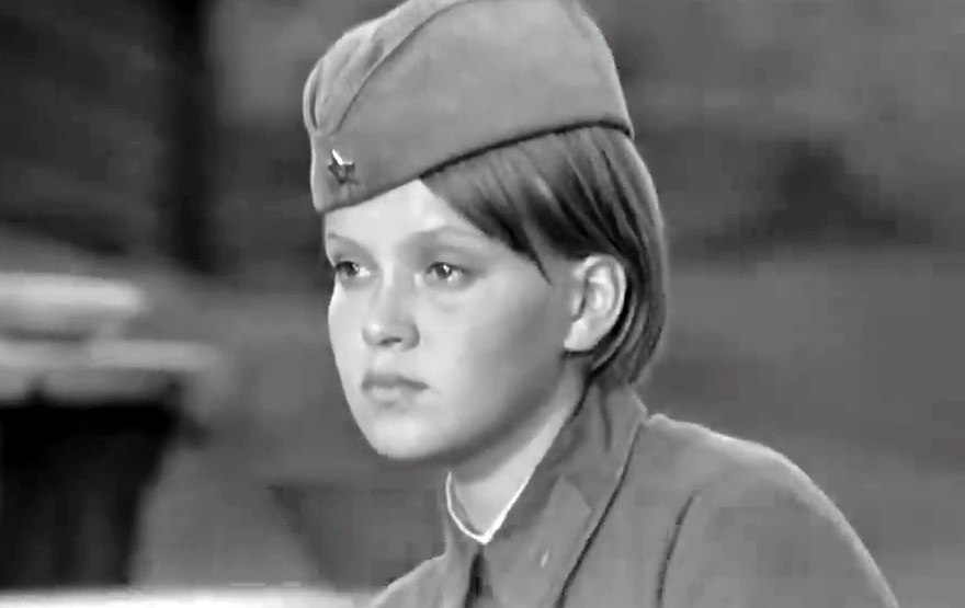 Заслуженная артистка РФ Ирина Шевчук скончалась в возрасте 74 лет Об этом сообщила ее дочь актриса Александра Афанасьева Шевчук По ее словам в последние годы Ирина Борисовна тяжело болела Дата и место прощания пока не объявлены Одной из самых запоминающихся работ Шевчук стала картина А зори здесь тихие где актриса сыграла одну из ключевых ролей Также в ее фильмографии картины Мраморный дом Сонька золотая ручка Другая семья Ангел хранитель и десятки других работ Фото Kino teatr Подписаться на Российскую газету в Читать нас в MAX