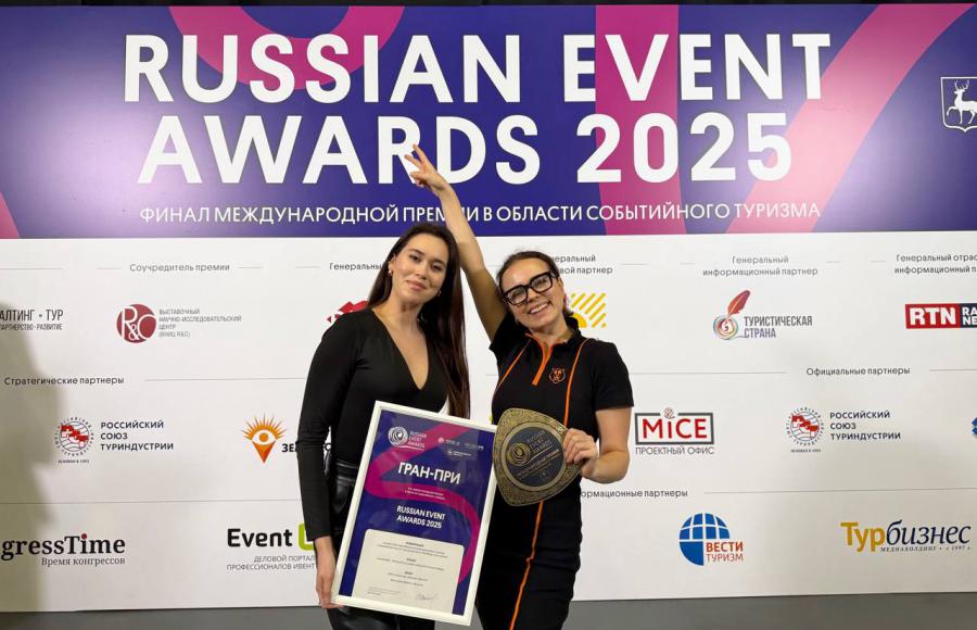 Иркутский фестиваль взял гран при международной премии RussianEventAwards Церемония награждения победителей прошла 28 ноября 2025 года в Нижнем Новгороде Эксперты оценивали 370 проектов из России Беларуси и Южной Осетии В номинации Лучшее событие в области гастрономического туризма в населенном пункте с численностью от 100 тыс до 1 млн человек победителем стал фестиваль Сытый Бабр