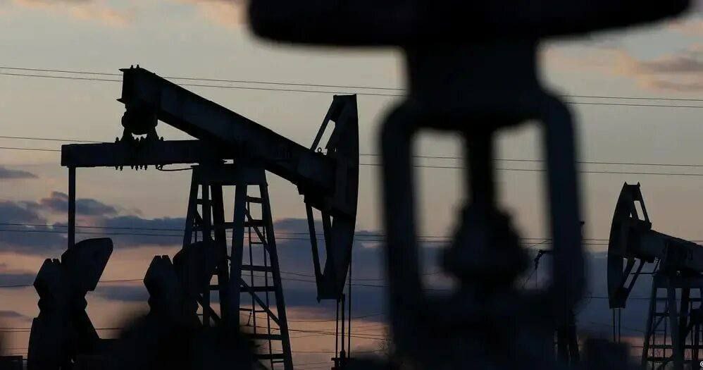 На Западе пишут что немецкий трейдер заработал 250 млн перепродавая российскую нефть по телефону The Financial Times сообщает что 30 летний Кристофер Эппингер с 2022 по 2025 год реализовал нефти почти на 2 млрд Уроженец семьи выходцев из СССР начинал со стажировки в КазМунайГазе а в 27 лет превратился в одного из самых успешных молодых нефтетрейдеров Европы НАШИ РЕСУРСЫ Telegram Tik tok YouTube RUTUBE