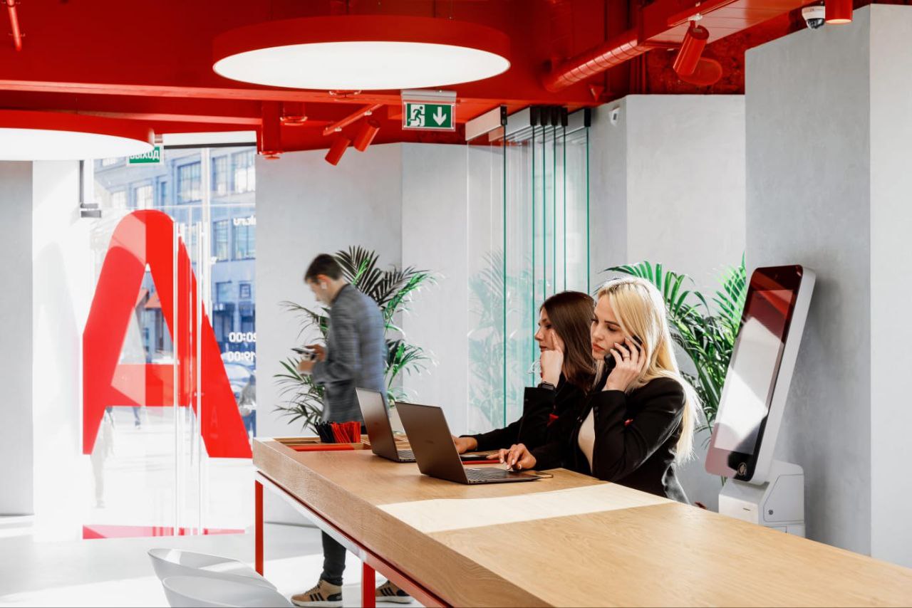 Альфа банк с 21 января приостанавливается приём заявок по ипотеке на цели Индивидуального жилищного строительства ИЖС Заявки по Готовым домам и Таунхаусам банк продолжает принимать Важно выдача ранее одобренных возможна до 31 01 2026 альфабанк ижс ипотека банки