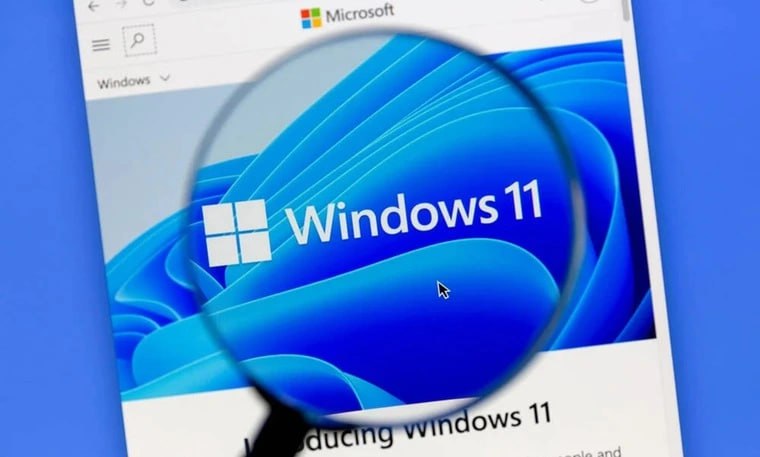 Microsoft выпустила крупное обновление KB5074109 для Windows 11 4 ГБ новых функций и улучшений Microsoft начала распространение первого в 2026 году большого патча KB5074109 для Windows 11 версий 25H2 и 24H2 обновление весит около 4 ГБ и приносит новые ИИ возможности улучшения интерфейса и оптимизации и главное в нём следующее сборки повышаются до 26200 7623 25H2 и 26100 7623 24H2 добавлены встроенные модели ИИ и новые системные функции при наведении на окно на панели задач появляется кнопка отправки скриншота в Copilot Copilot может анализировать окно и давать контекстные подсказки функция работает через новый системный API и отключается в настройках панели задач в проводнике на вкладке Главная появился раздел Рекомендуемые рекомендации основаны на частоте использования файлов только для учёток Microsoft исправлены проблемы тёмной темы классические диалоги теперь корректно затемнены режим Full Screen Experience ранее эксклюзив ROG Ally стал доступен на большинстве портативных ПК режим создаёт консольный интерфейс Xbox и оптимизирует фоновые процессы для игр в системе появился раздел Расширенные параметры для управления песочницами и Hyper V улучшена производительность при запуске игр на дисплеях с высоким разрешением Если Microsoft продолжит развивать Windows 11 такими крупными пакетами система может получить заметный прирост удобства и стабильности уже в начале года Как вам набор изменений полезный апдейт или слишком много лишнего   Заказать сборку ПК в InterPC Наши каналы Windоws