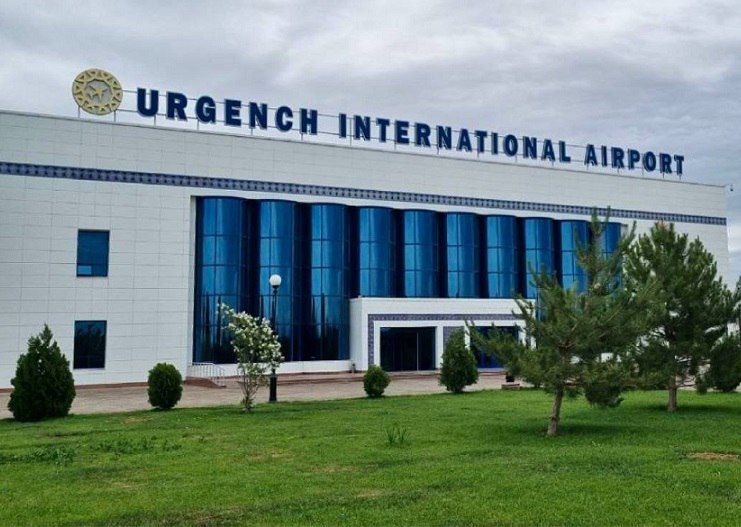 Южнокорейская корпорация Incheon официально получила от властей Узбекистана право управления международным аэропортом Ургенч Соглашение о государственно частном партнерстве было подписано 15 октября в Ташкенте сообщает пресс служба компании Uzbekistan Airports Оно также предусматривает реализацию проекта по модернизации воздушной гавани Иностранный инвестор должен обеспечить строительство и управление пассажирским и грузовым терминалами включая наземное обслуживание объектов Кроме того компания из Южной Кореи возведет аэродромный комплекс взлетно посадочную полосу и перрон Подробности читайте на нашем сайте Актуальные новости из Центральной Азии fergananews