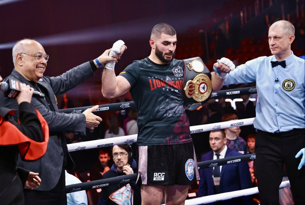 На зрелищном турнире в Челябинске определились новые чемпионы мира по боксу На ледовой арене Трактор в Челябинске в субботу 14 февраля прошел вечер профессионального бокса RCC Boxing собравший множество звезд мирового ринга и полный зал болельщиков Главными событиями стали два поединка за временные чемпионские пояса WBA World Кроме того на ринг вышли сразу пятеро спортсменов из Челябинской области Вечер бокса в Челябинске вновь подтвердил статус города как одного из центров развития профессионального бокса в России t me chgub