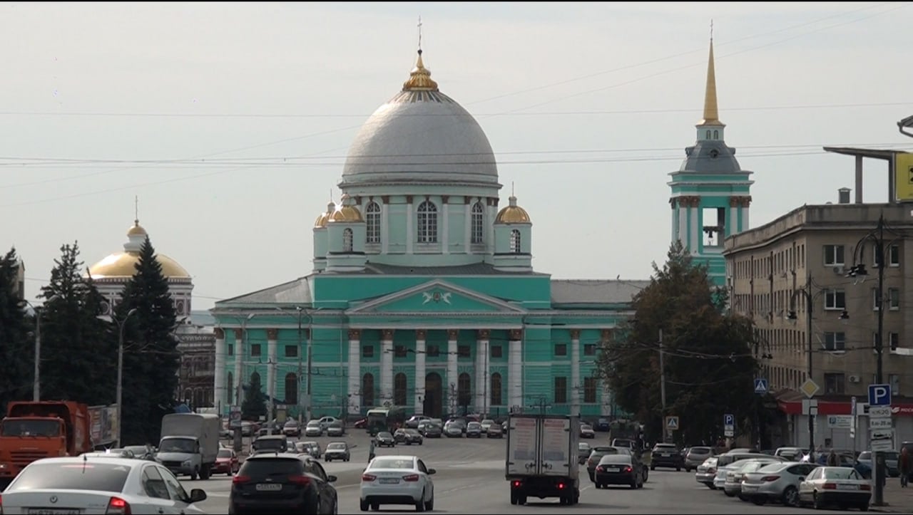 В Курске по решению депутатов День города будет отмечаться 25 сентября  16 декабря депутаты КГС установили 25 сентября Днем города. Изменения уже внесены в Устав областного центра.  В городском парламенте напомнили, что 25 сентября является днем перенесения иконы Божией Матери «Знамение» Курской Коренной Крестным ходом из монастыря в Коренной пустыни в Курск.  Курская Telega / Прислать новость