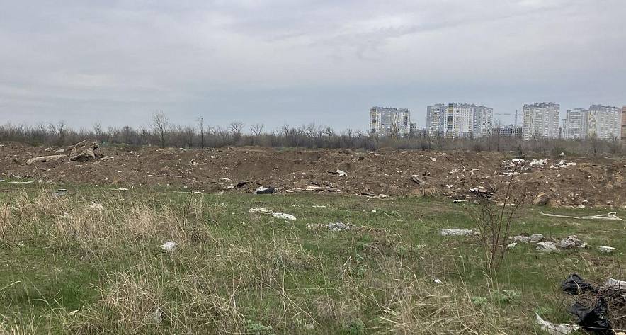 Определилась тройка лидеров Всероссийского голосования за объекты благоустройства в Ростовской области. Второе место в топе занял ростовский проспект Маршала Жукова. Как рассказал заместитель губернатора Владимир Ревенко, первое место получила общественная территория на улице Металлургов в Белой Калитве. Проект поддержали свыше 12 тысяч дончан. За благоустройство территории на проспекте Маршала Жукова в Ростове - сейчас это пустырь на Левенцовке - проголосовали около 11 тысяч человек. - Проект предполагает создание многофункциональной зоны для отдыха и прогулок, включающей обустройство пешеходных дорожек, установку лавочек и урн, а также озеленение, - рассказал Ревенко. Третье место у центральной площади Самарского в Азовском районе. Здесь появятся сцена, скамейки, современное освещение и многое другое. Голосование будет идти до 12 июня. Выбрать объект, который хочется благоустроить, дончане могут на сайте za.gorodsreda.ru, в мобильном приложении «Госуслуги. Решаем вместе» или с помощью волонтёров.