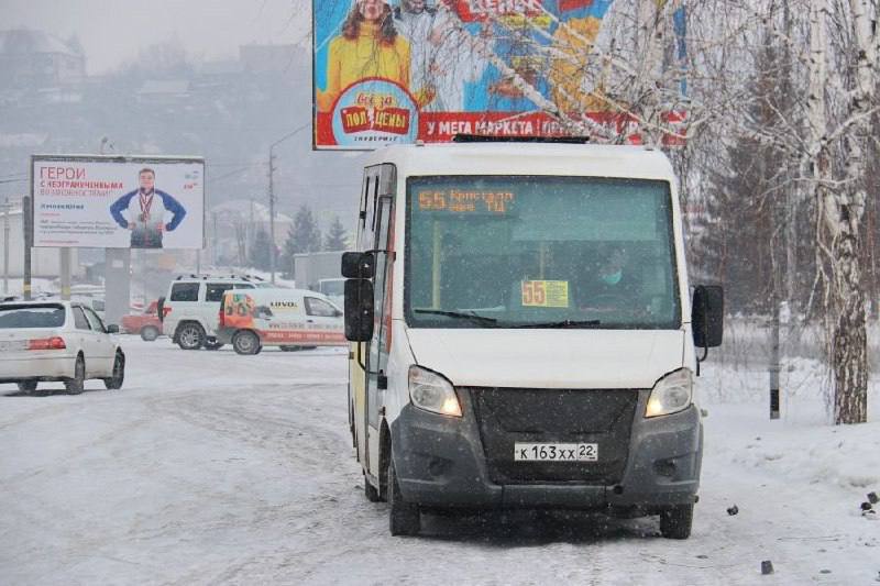 Ситуацию с общественным транспортом в Бийске будут обсуждать на краевом уровне   Губернатор Виктор Томенко принял решение о создании рабочей группы под руководством министерства транспорта региона.  Группа займётся вопросами, связанными с общественным транспортом в Бийске. В том числе обсудят возможный пересмотр системы маршрутов, пути обновления транспорта, помощь транспортным предприятиям, чтобы мотивировать людей там работать. «Радикальных изменений за короткий период, конечно, произойти не может. В любом случае наша задача держать баланс интересов и жителей города, и перевозчиков, и предприятий, работающих в Бийске», — уточнил Виктор Томенко в своем тг канале.