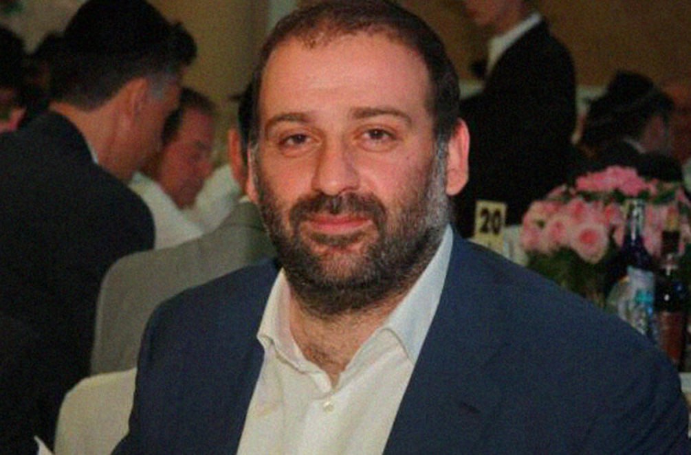 НАБУ подверглось давлению из-за того, что организовало прослушку бизнесмена Тимура Миндича, заявил депутат Верховной рады Алексей Гончаренко .  Миндич — совладелец "Квартала 95", его называют "кошельком" Зеленского, они друзья и бизнес-партнеры.   Гончаренко  заявил, что в квартире Миндича располагался "теневой офис" Зеленского, в котором "обсуждали контракты на продажу оружия, взятки по энергетике, отжим бизнеса и то, кого из крупных бизнесменов еще отправить под санкции".   Внесен в РФ в перечень террористов и экстремистов