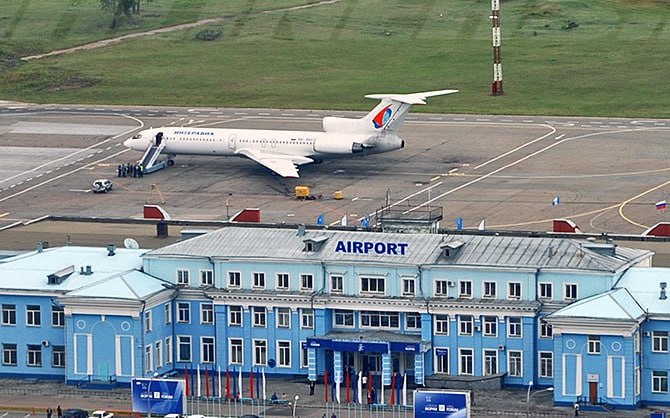 Обрадовались думали что наконец то международный терминал иркутского аэропорта откапиталят Но нет Речь идёт о ремонте служебной инфраструктуры взлётной полосы систем ЖКХ Ну и немного благоустроят территорию Очень жаль что не отремонтируют туалеты Международный аэропорт Иркутск объявил тендер на капитальный ремонт объектов инфраструктуры с начальной ценой 250 9 млн рублей Подрядчику предстоит отремонтировать водоотводную и дренажную системы обочины взлётно посадочной полосы и провести благоустройство территории Работы запланированы в три этапа в период с 2 мая по 15 октября 2026 года Заявки на участие в торгах принимаются до 18 марта   Иркутск политический в МАХ