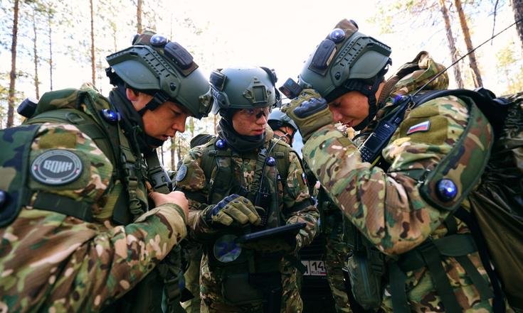 415 воспитанников Центра ВОИН получили ступени отличия Курсант боец и Курсант гвардеец Приказ о присвоении ступеней отличия курсантам достигшим высоких показателей в освоении программы обучения и проявивших себя подписал директор Центра ВОИН Дмитрий Шевченко Торжественные церемонии вручения курсантам гвардейцам и курсантам бойцам знаков различия состоятся в январе 2026 года Система ступеней отличия внедрена по поручению Юрия Трутнева