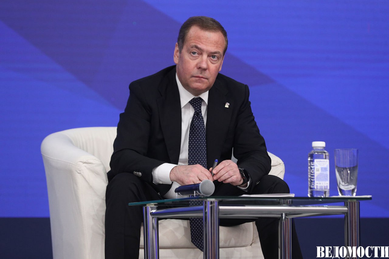 Владимир Путин наградил Дмитрия Медведева орденом За заслуги перед Отечеством IV степени соответствующий указ опубликован на портале официальных правовых актов Подпишитесь на Ведомости