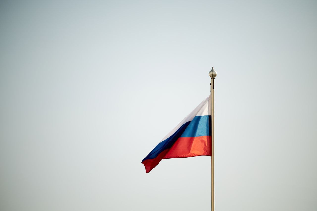 Правительство РФ выделило еще 392 млн рублей на выплаты курянам из приграничья Ежемесячная выплата была назначена жителям Курской области, утратившим имущество первой необходимости. — Решение касается граждан, которые по состоянию на 6 августа 2024 года проживали на территориях, где был введен режим контртеррористической операции и чрезвычайной ситуации федерального характера, — отметили в Правительстве РФ. В феврале 2025 года на эти цели уже направили почти 44 млрд рублей. Размер выплаты составляет 65 тысяч рублей.