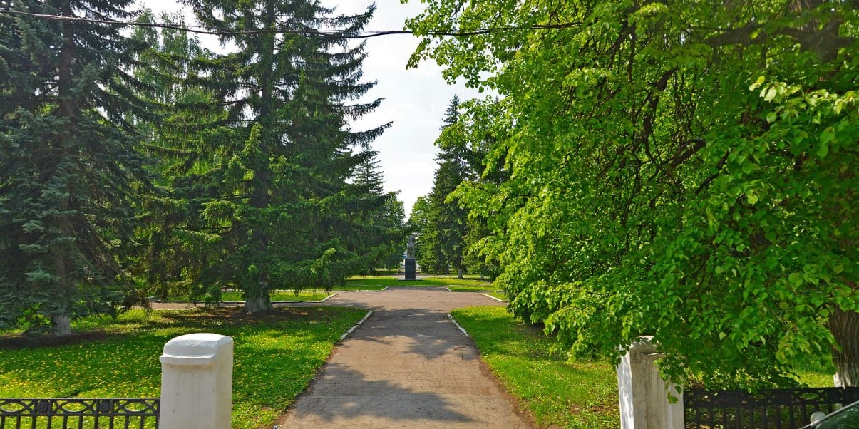 В Уфе на благоустройство сквера имени Гастелло выделят 39,1 млн рублей  Администрация готовит аукцион для выбора подрядчиков на ремонтные работы.   Как сообщает финансовое управление мэрии, проектом занимается администрация Калининского района, и сейчас идет подготовка документации. В сквере планируется заменить покрытие пешеходных дорожек, модернизировать освещение и установить скамейки и малые архитектурные формы.    Обратная связь   Подписаться