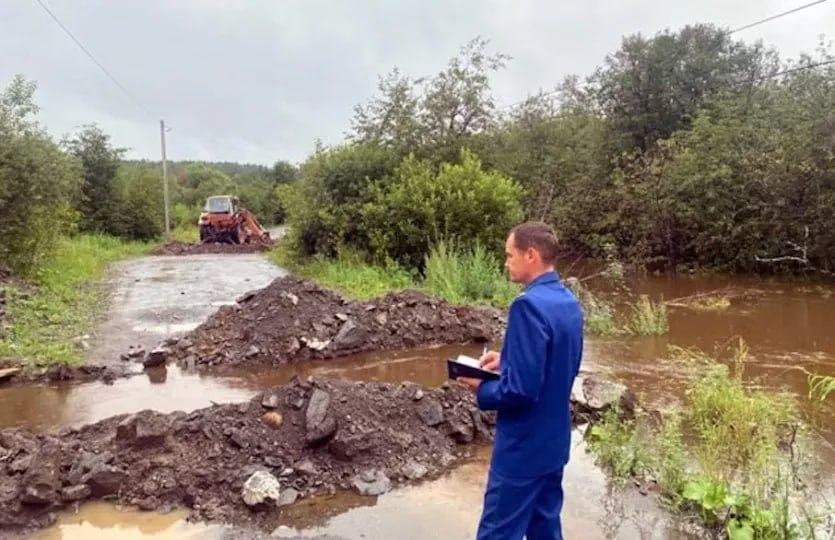 В посёлке Магнитка Кусинского района затопило приусадебные участки Подтопление приусадебных участков случилось на двух улицах Магнитского городского поселения, а также произошёл размыв автомобильного моста. ПОДРОБНЕЕ URALPRESS.RU