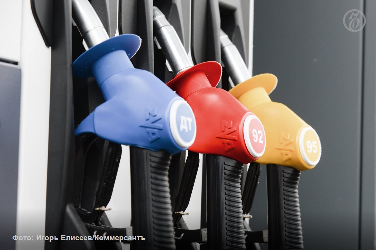 Биржевые продажи дизтоплива в РФ обновили исторический максимум достигнув 105 9 тыс тонн 14 января тогда как цены на оптовом рынке снизились до минимума за 12 месяцев Рекордные объемы реализации могут быть связаны со снижением отгрузок и экспортных цен из за непогоды в портах а также стремлением компаний нарастить запасы на случай инцидентов на НПЗ Ъузнал