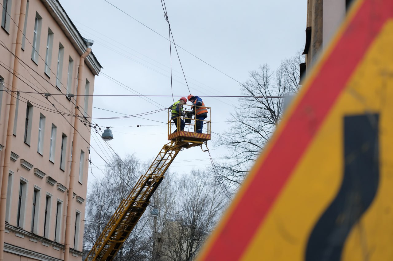 В Запорожской области в четверг, 22 мая, запланированы отключения света на ряде территорий Как сообщают на предприятии «Запорожьеэнерго», света не будет во время плановых работ. Отключения запланированы в Акимовском, Веселовском, Куйбышевском районах, а также в Бердянске и Мелитополе и на ряде других территориях.