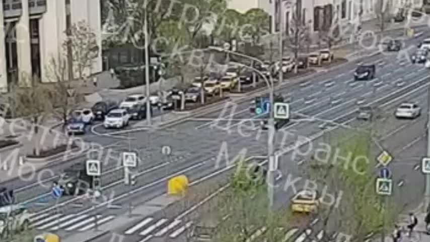 ДТП с Ferrari в центре Москвы: рэпер Navai предположительно за рулем