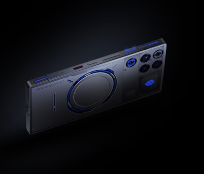 Игровой флагман RedMagic 11 Pro с СЖО и Snapdragon 8 Elite Gen 5 представлен в Европе Бренд RedMagic представил для глобального рынка новый игровой флагман RedMagic 11 Pro Аппарат получил фишки которых нет у конкурентов Правда международная версия отличается от китайской более простой подсистемой питания