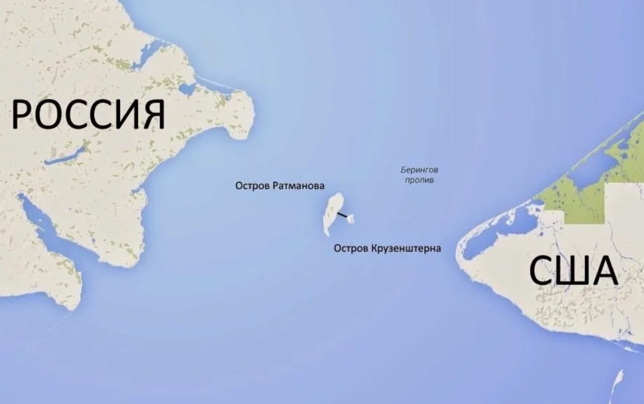 Ученые раскрыли детали тоннеля Путина Трампа длина может превысить 110 километров Автор проекта тоннеля через Берингов пролив Виктор Разбегин рассказал что его длина может составить от 98 до 112 километров больше чем предполагалось ранее Тоннель пройдет не по кратчайшему пути а через два острова Ратманова и Крузенштерна Между ними всего 4 5 км и это позволит разбить трассу на три части и использовать острова для вентиляции и обслуживания Конструкция предусматривает два транспортных тоннеля и один сервисный посередине соединенные сбойками для технического доступа Работы по проекту ведутся с 1990 х годов а с современными технологиями строительство может занять около восьми лет и стоить меньше 8 млрд долларов Если все получится тоннель под Беринговым проливом станет самым длинным подводным в мире и напрямую соединит Россию с США Кирилл Дмитриев ранее сообщил что работа над ТЭО проекта тоннеля идет уже полгода Russia News Подпишись