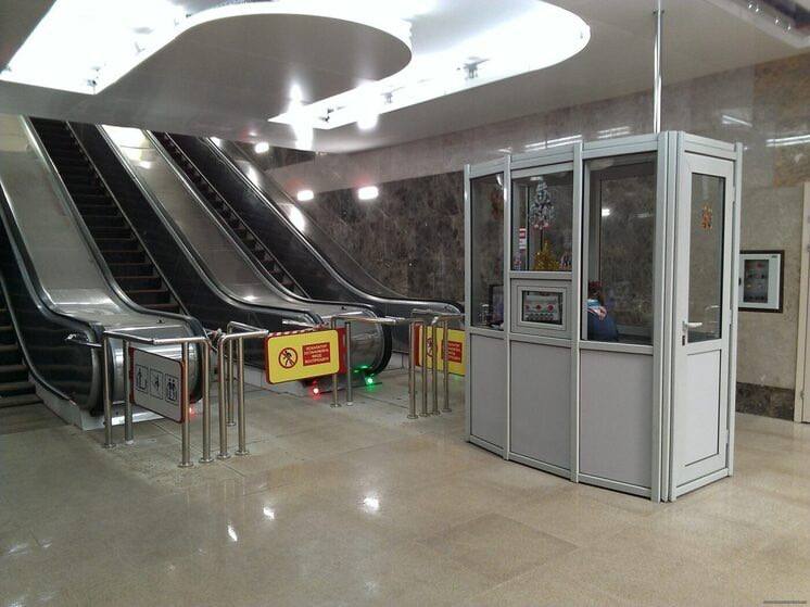 На новой станции метро «Площадь Свободы» будут эскалаторы!   Да, они даже будут работать, в отличие от «Московской».   Уже объявлен тендер на поиск подрядчика, который поставит три эскалатора. Начальная стоимость контракта — около 368 миллионов рублей. Есть технические условия — эскалаторы должны прослужить не менее 50 лет, а их среднесуточное время работы должно быть около 20-ти часов, скорость движения 0/75 метров в секунду и угол наклона не больше 30-ти градусов.    Ждем! И станцию, и «лесенки».   Подписаться   Прислать новость