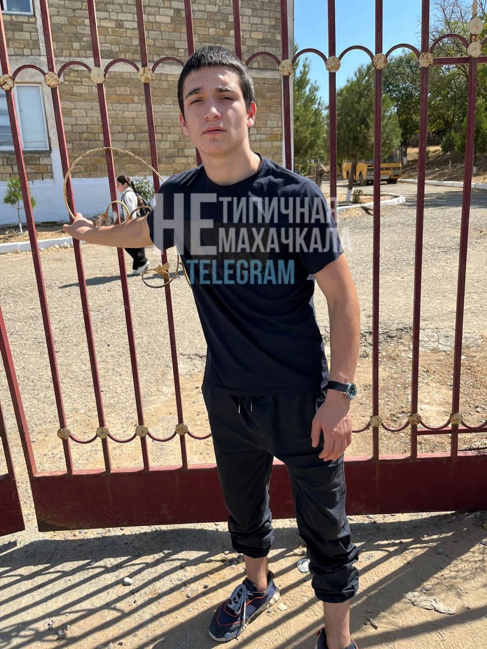 Лицо нападавшего в Дербентском районе Данный человек напал на 22 летнего парня с ножом Прислать новость Подписаться