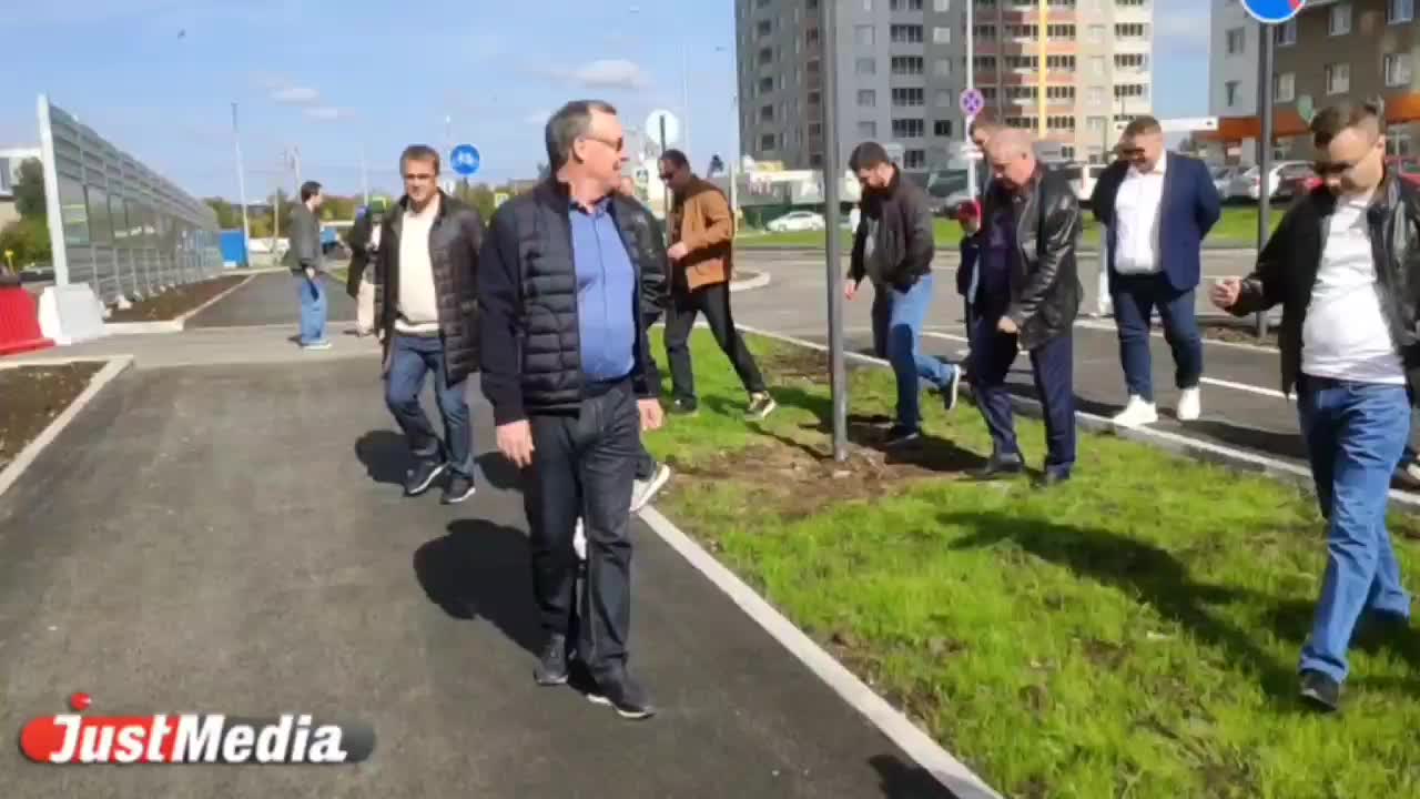 В Екатеринбурге открыта новая дорога по Рощинской, решающая транспортные проблемы