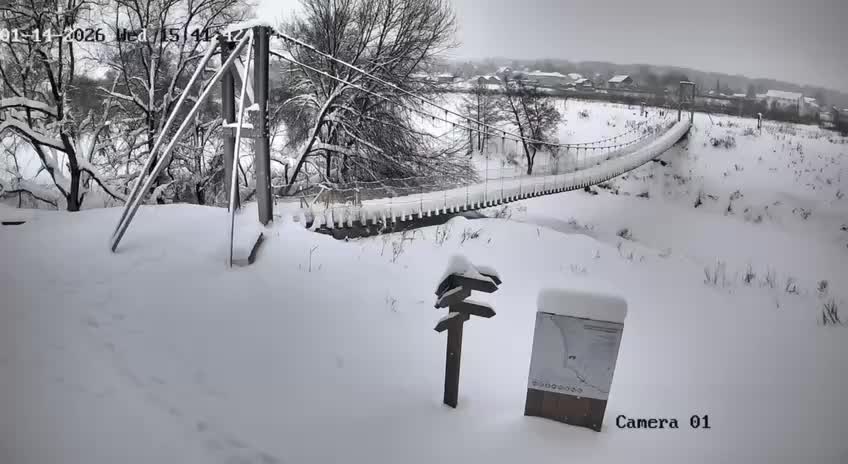 Обрушение пешеходного моста в Тарусе: никто не пострадал