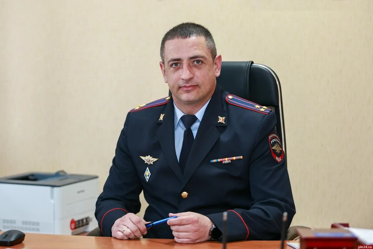 Запомнить и сообщить псковичей просят помочь в борьбе с наркотиками Чтобы привлечь внимание к проблеме распространения наркотиков с 20 апреля в Псковской области стартует акция Сообщи где торгуют смертью О целях антинаркотического мероприятия а также о том какие наркотики и откуда поступают к нам в регион чем они опасны и когда граффити становится соучастием в наркопреступлении рассказал начальник управления по контролю за оборотом наркотиков УМВД России по Псковской области полковник полиции Валерий Баев ЧИТАТЬ ПЛН в MAX