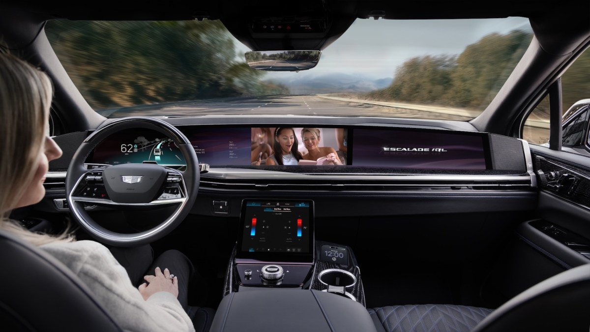 General Motors объявила амбициозный план вывести к 2028 году систему вождения формата hands off eyes off когда водитель может убрать руки от руля и не следить за дорогой Это качественный скачок по сравнению с нынешними ассистентами потребуется новая архитектура сенсоров и ИИ резервирование критически важных систем и одобрение регуляторов Если проект состоится GM приблизит массовую автономию на шоссе и в определённых зонах усилит конкуренцию с лидерами автопилота и изменит правила игры для страхования и ответственности Источник SeveraAIClub