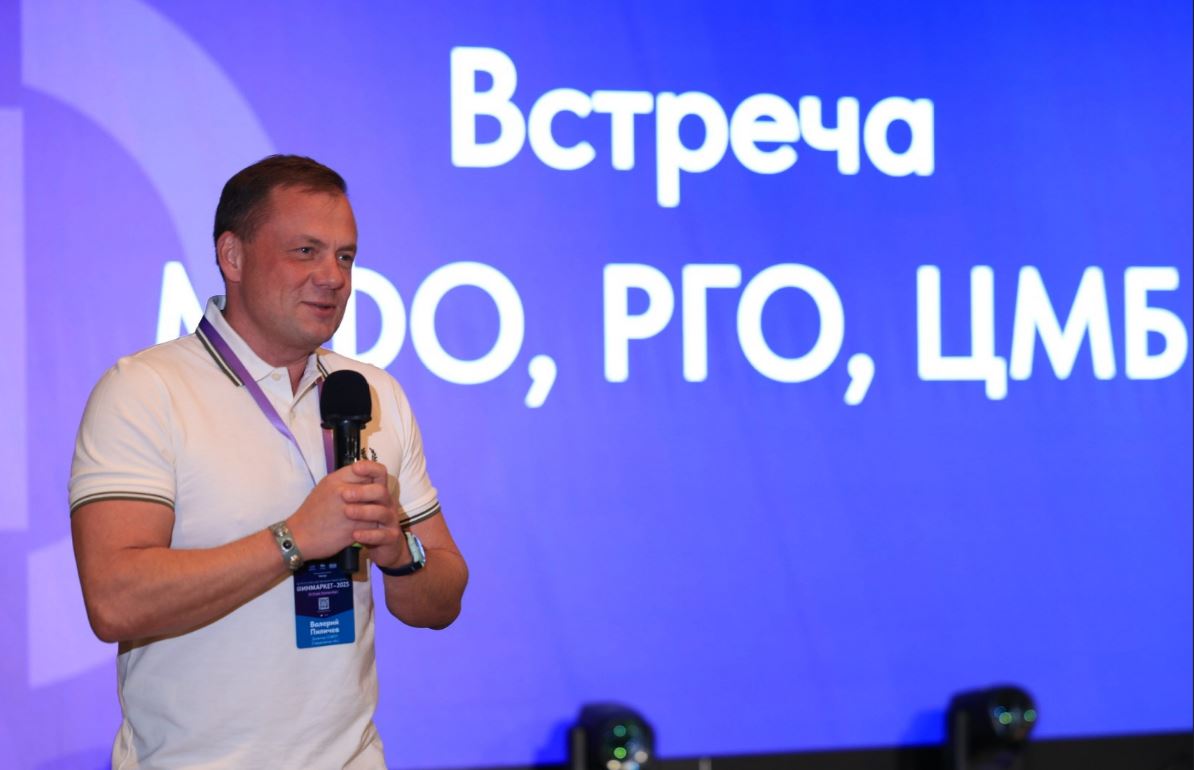 Уже завтра открывается форум «Финмаркет», а сегодня в «Домне» представители центров «Мой бизнес» и организаций поддержки обсудили инструменты содействия бизнесу. «Свердловская область — лидер по многим показателям в России, в том числе по производственному потенциалу. В регионе сформирован набор необходимой инфраструктуры, которая даёт большие возможности для развития бизнеса. У нас достаточно сбалансированная система мер поддержки — более 80 льгот и преференций, более 300 мер поддержки», — рассказал министр инвестиций и развития Свердловской области Вадим Третьяков. Директор Свердловского фонда поддержки предпринимательства Валерий Пиличев рассказал, что в прошлом году фонд выдал более 500 займов на сумму более 1 млрд рублей и почти 2 тыс. поручительств на 14,8 млрд. «В 2025 году ситуация в сфере кредитования меняется. Не все зависит от нас. И сегодня важно обсудить, обменяться опытом финансовой поддержки», — сказал Пиличев. Уже завтра продолжим обсуждать финансовые тренды на Всероссийском финансовом форуме «Финмаркет».