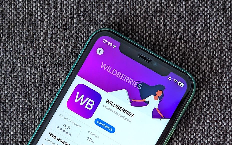 Эта новая опция Wildberries порадует всех кто ждет iPhone 17 и хочет его поскорее купить WB анонсировал запуск функции предварительного заказа товаров такие карточки будут помечаться плашкой Основатель платформы Татьяна Ким заявила фича будет работать максимально понятно удобно и не потребует большого количества дополнительных действий Алгоритм простой покупатель видит карточку товара доступного для предзаказа и добавляет его в корзину Когда товар фактически будет доставлен клиенту он получит оповещение Возможность предзаказа будет доступна для тех позиций которые имеют высокий спрос Это могут быть мобильные устройства книжные бестселлеры или новые автомобильные марки Напомним что менее чем через неделю Apple покажет свои новые iPhone 17 Обычно официальный предзаказ новинок компания запускает спустя 3 4 дня после презентации возможно WB хочет сыграть на предстоящем ажиотаже и переманить продавцов серовозов техники Apple с других плолащок удобной опцией iguides