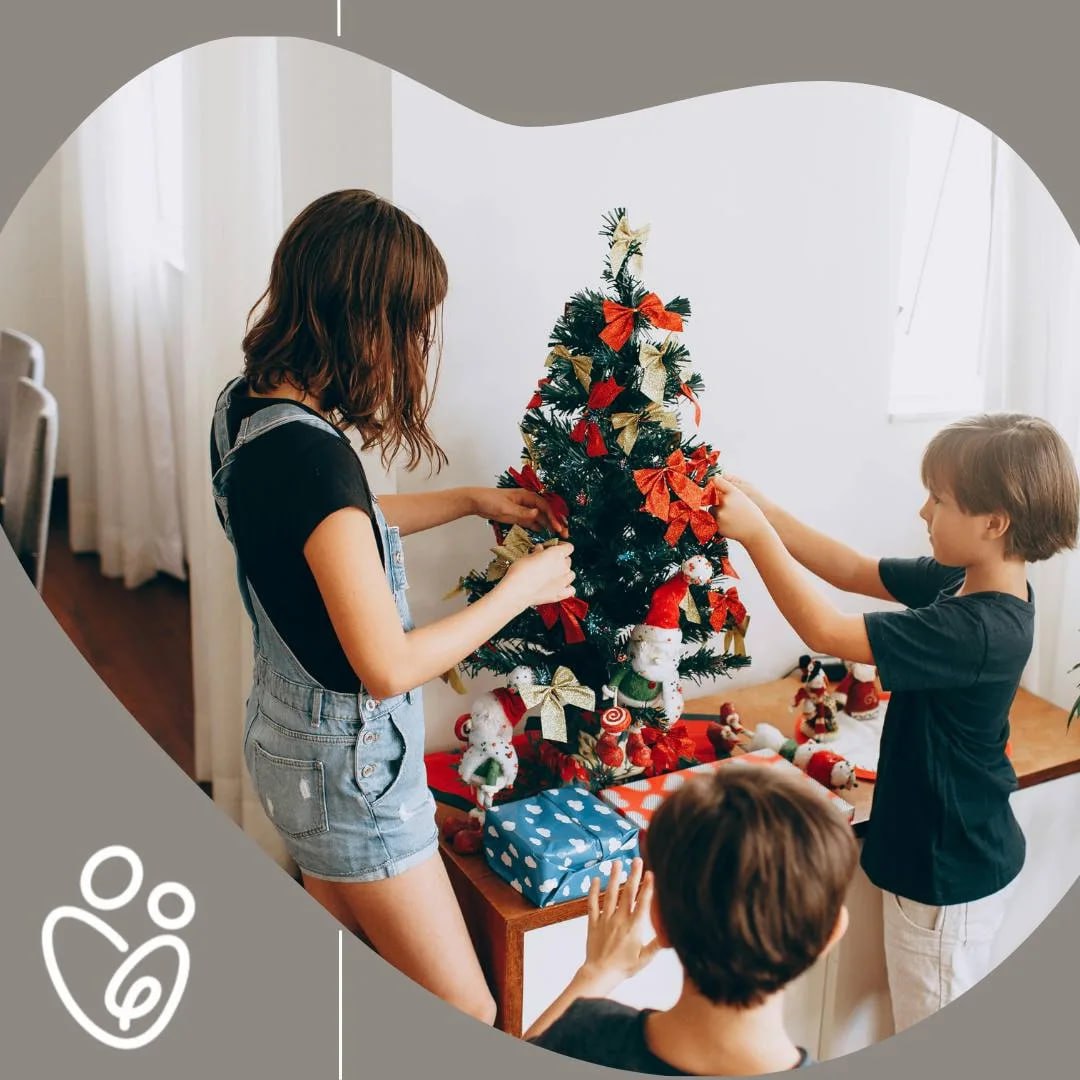 Группы присмотра и ухода за детьми в возрасте до двух лет появились еще в нескольких районах Сахалинской области Географию востребованной услуги расширили в рамках программы Счастливое материнство Теперь родители в Аниве Александровске Сахалинском Томари Макарове и могут воспользоваться возможностью записать своих малышей в группы кратковременного пребывания Ранее подобный пилотный проект начал успешно функционировать в Южно Сахалинске Корсакове Холмске и Углегорске Группы для детей от года до двух лет организованы на базе государственных детских садов и позволяют обеспечить кратковременное пребывание малышей Услуга направлена на социальную адаптацию детей и предоставление мамам столь необходимого свободного времени Для того чтобы оформить ребенка в такую группу необходимо подать заявление через официальный портал Счастливое материнство Мы ежедневно работаем над созданием благоприятных условий для матерей Сахалинской области