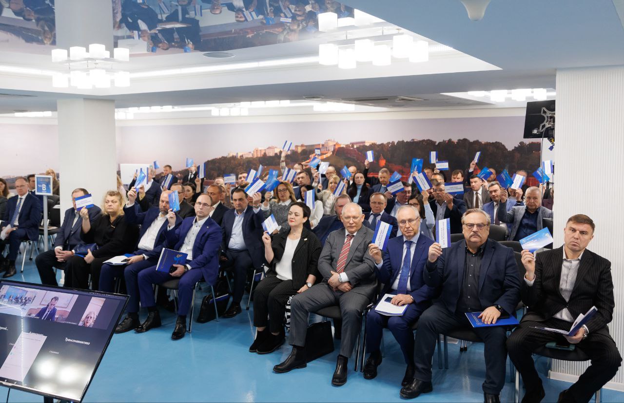 Председатель Нижегородского отделения ОПОРЫ РОССИИ Ирина Садовникова избрана в состав Совета Торгово промышленной палаты Нижегородской области который был выбран в рамках очередной конференции 22 января 2026 года На очередной конференции были избраны руководящие органы Палаты а так же утверждена дорожная карта развития Палаты и поддержки предпринимательства на ближайшие пять лет Нижегородское отделение ОПОРЫ РОССИИ тесно взаимодействует с Торгово промышленной палатой Нижегородской области в целях развития предпринимательства региона и повышения его инвестиционной привлекательности Много совместных планов нацеленных на укрепление взаимодействия и развитие бизнес сообщества комментирует Ирина Садовникова