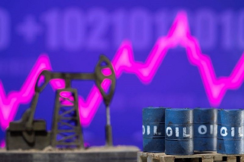 Нефть отступает с оглядкой на Ближний Восток и заседание ФРС После +4% вчера сегодня Brent –0,6% до $76/барр., WTI –0,5% до $72,88 Рынок ждет рисков перебоев в Ормузском проливе и решения ФРС по ставкам сегодня. #нефть #Brent #WTI #энергетика #MiddleEast #ФРС #рынки #инвестиции #торговля бо