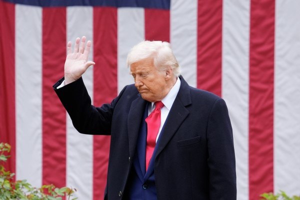 Левитт: Дональд Трамп намерен самостоятельно принимать решения по антироссийским санкциям Президент США глубоко вовлечён в конфликт с самого начала и все вопросы, связанные с ограничениями, остаются в его компетенции, заявила пресс-секретарь Белого дома Кэролайн Левитт. Она подчеркнула, что американский лидер поддерживает тесный контакт по вопросу утверждения мер с сенаторами, особенно с Линдси Грэмом . Линдси Грэм внесён в России в перечень террористов и экстремистов. Подпишись на «Говорит Москва»