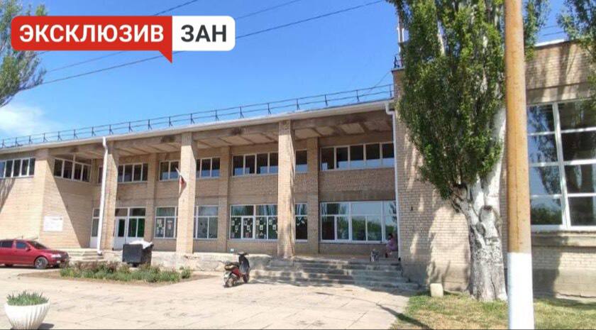 Шефы из Севастополя ремонтируют соцобъекты в Новониколаевке и Фруктовом Шефы из Севастополя установили 48 окон в доме культуры поселка Фруктовое и заменили аварийные веранды в детском саду села Новониколаевка Мелитопольского округа. Об этом корреспонденту Запорожского агентства новостей сообщила пресс-секретарь администрации округа Дарья Литвиненко. «В доме культуры поселка Фруктовое мы завершили замену 48 оконных конструкций, установили новые стеклопакеты и выполнили отделку наружных откосов. Эти работы стали продолжением масштабной реконструкции здания, начавшейся в прошлом году», — сказала Литвиненко. Шефы из Севастополя обновляют и другие объекты округа. В селе Новониколаевка на современные и безопасные конструкции, идет строительство пристройки к детскому саду «Солнышко». , VK и ОК и читайте новости на нашем сайте