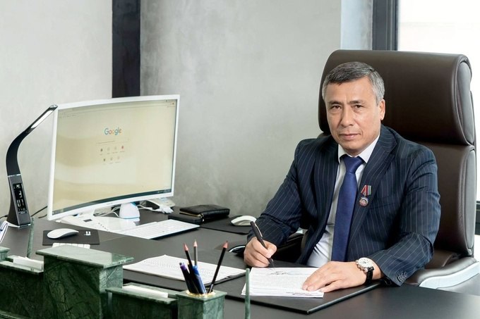 Наманганский предприниматель Баходир Абдуллаев назначен исполняющим обязанности председателя правления — генерального директора «Узметкомбината». Соответствующее решение принял наблюдательный совет госпредприятия. На этом посту Баходир Абдуллаев сменил Дилшода Ахмедова, который занимал должность с октября 2024 года. До назначения в Узметкомбинат Ахмедов работал замминистра инвестиций, промышленности и торговли. В августе 2022 года Шавкат Мирзиёев ко Дню предпринимателя наградил орденом «Меҳнат шуҳрати» учредителя Tai Chang Special Steel Баходира Абдуллаева: Telegram Instagram YouTube