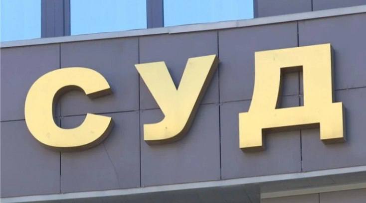 В Прикамье за травму ученика на уроке школа заплатит 1 млн руб За травму ученика на уроке физкультуры МБОУ Егвинская ООШ заплатит 1 млн руб моральной компенсации В Кудымкарский городской суд с требованием взыскать такую сумму обратилась прокуратура рассказали в пресс службе суда региона Инцидент произошел осенью 2024 года на занятиях по подготовке к сдаче нормативов ГТО После перезарядки пневматическая винтовка самопроизвольно выстрелила в руках школьника Оружие было направлено в сторону других учащихся пуля попала в висок девятиклассника Ученик был экстренно госпитализирован Ему диагностировали открытое проникающее пулевое черепно мозговое ранение rbc perm