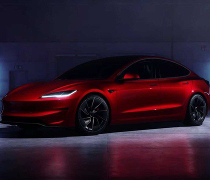 Система помощи водителю Tesla Model 3 стала причиной лобового ДТП в Китае момент попал на видео Водитель электрокара Tesla Model 3 в Китае попал в лобовое ДТП во время стрима посвященного системе интеллектуальной помощи водителю машина самостоятельно выполнила ошибочное перестроение выехав на встречную полосу Во многих других странах указанная система называется Full Self Driving FSD полностью самостоятельное вождение что может ассоциироваться с полноценным автопилотом не требующим от сидящего за рулем человека контроля дорожной обстановки и готовности взять управление на себя