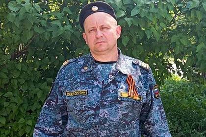 Судебный пристав спас ребенка из горящего дома в Макеевке Младший судебный пристав по ОУПДС отделения судебных приставов по Горняцкому району города Макеевки ГУФССП России по ДНР прапорщик внутренней службы Александр Ретинский проявил бдительность и спас ребенка во время пожара в частном доме. Об этом сообщили в пресс-службе ГУФССП России по ДНР. Возвращаясь домой после службы в поселок Фурманово, Александр заметил возгорание и поспешил предупредить жильцов. Во дворе находилась женщина, которая не сразу осознала опасность. Выяснилось, что в доме остался ребенок.