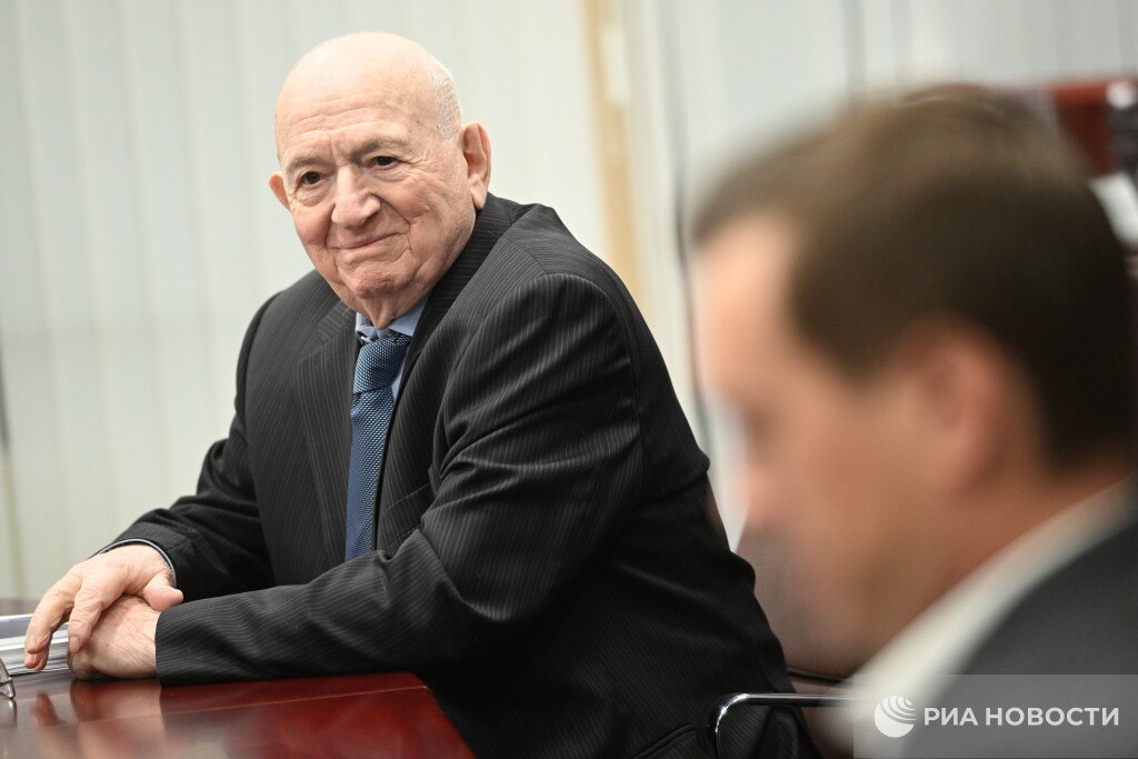 98 летнего Никиту Симоняна внесли в базу данных Миротворца Бывшего футболиста обвиняют в покушении на суверенитет и целостность Украины Подписывайтесь на РИА Новости Спорт в MAX