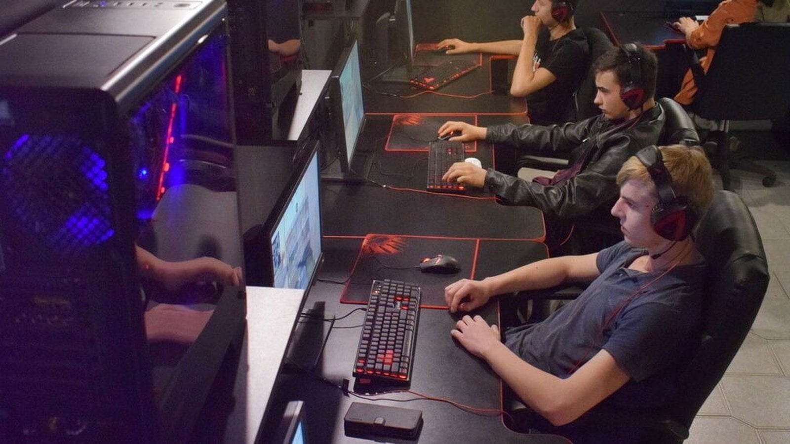 61 россиян играют в видеоигры регулярно Что выбирают и как платят исследование Т Банка Т Банк в рамках проекта T Data изучил как часто россияне играют в видеоигры и какие способы оплаты используют