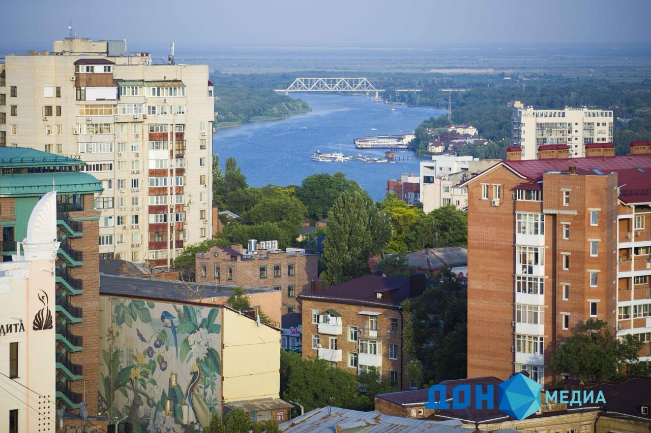 Госжилинспекция попросила суд ликвидировать УК в Ростове В Ростовской области госжилинспекция области подала иск в суд об аннулировании лицензии управляющей компании ООО УК Мир информирует сайт донского правительства Эта организация управляет 78 многоквартирными домами В статье не указан город где находится УК но согласно открытым данным речь идет о ростовской компании Как указал руководитель госжилинспекции Павел Асташев поводом для этого стали грубые нарушения допущенные управляющей компанией Управляющая компания ООО УК Мир допустила грубое нарушение лицензионных требований наличие задолженности перед ресурсоснабжающей организацией В связи с этим из лицензии УК были исключены 36 многоквартирных домов Исключение более 15 МКД находящихся в реестре лицензий УК послужило основанием для обращения госжилинспекции с иском в суд об аннулировании лицензии говорится в публикации Всего в регионе аннулированы лицензии 407 УК ИА ДОН 24 Отправить новость