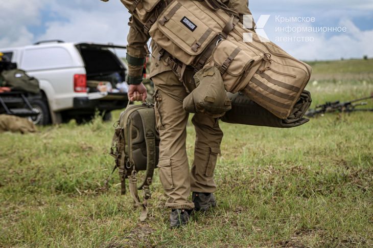 Дистанционные мошенники обманули участника СВО желавшего купить машину В Симферопольском районе прокуратура защитила права участника специальной военной операции пострадавшего от действий дистанционных мошенников Об этом сообщили в прокуратуре Крыма В ноябре декабре 2024 года потерпевший желая приобрести автомобиль перевел на указанный мошенниками счет 520 тыс рублей после чего на связь с ним больше никто не выходил говорится в сообщении Как уточнили в надзорном ведомстве владельцем банковского счета на который поступили деньги мужчины оказался житель Смоленска Прокурор обратился с иском о взыскании с дроппера неосновательного обогащения на сумму 520 тыс рублей который удовлетворен Прокуратура контролирует возвращение похищенных денежных средств говорится в сообщ Подробнее