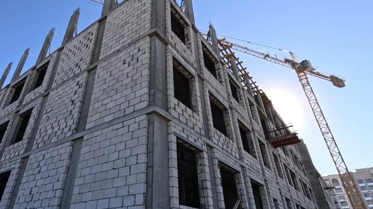 В Брянской области ввели в эксплуатацию 374 6 тысячи квадратных метров жилья   guberniya tv stroitelstvo 321409 В регионе с января по октябрь сдано в эксплуатацию 4 158 квартир 1 744 здания в том числе 1 715 индивидуальных жилых домов построенных населением за свой счет и с помощью кредитов ƃℾ подписаться прислать новость