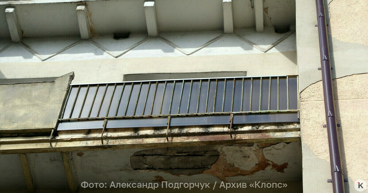 Минфин семейная ипотека на вторичку приведёт к росту цен Если семейную ипотеку распространить на весь вторичный рынок жилья в России то это приведёт к росту цен на недвижимость и снизит доступность жилья для граждан Об этом говорится в ответе заместителя министра финансов РФ Ивана Чебескова на депутатский запрос сообщает в субботу 13 декабря РИА Новости Обращение в Минфин РФ направила глава комитета Госдумы по защите семьи вопросам отцовства материнства и детства Нина Останина Она предложила распространить программу семейной ипотеки на все квартиры в России а не только на новостройки Распространение действия программы семейной ипотеки на вторичный рынок жилья на всей территории РФ может привести к росту объема выдачи льготных ипотечных кредитов а следовательно к существенному повышению спроса В результате могут увеличиться цены на недвижимость что снизит доступность жилья для граждан говорится в документе Подробнее в материале на нашем сайте